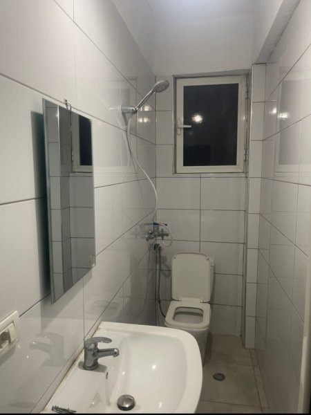 Tirane, jepet me qera apartament 2+1 Kati 2, 100 m² 360 € (Yzberisht)