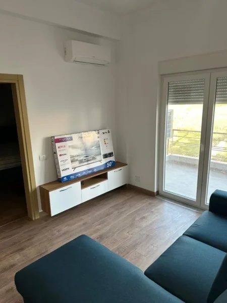 Tirane, jepet me qera apartament 1+1 Kati 3, 78 m² 300 € (Shkozë)