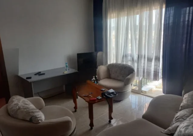 Tirane, jepet me qera apartament 1+1 Kati 3, 54 m² 350 € (Fusha e Aviacionit)