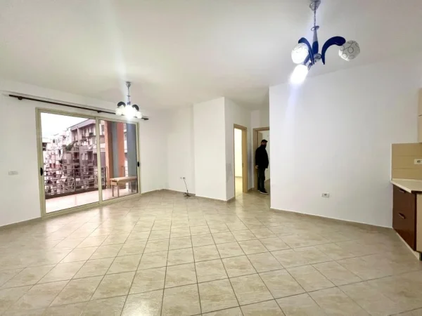 Tirane, jepet me qera apartament 2+1+Ballkon Kati 5, 116 m² 450 € (Astir)