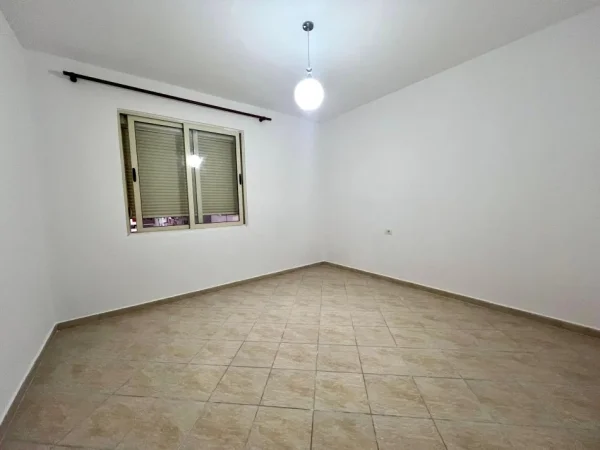 Tirane, jepet me qera apartament 2+1+Ballkon Kati 5, 116 m² 450 € (Astir)
