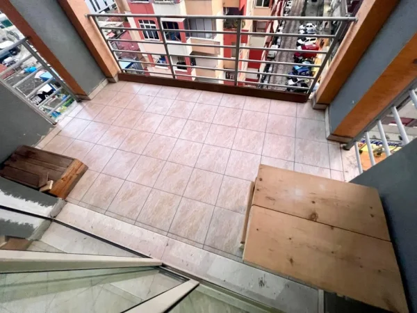 Tirane, jepet me qera apartament 2+1+Ballkon Kati 5, 116 m² 450 € (Astir)