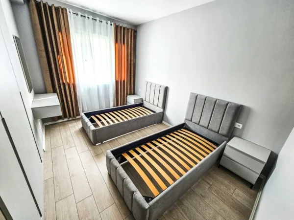 Tirane, jepet me qera apartament 2+1 Kati 3, 70 m² 600 € (Ish Fusha Aviacionit)