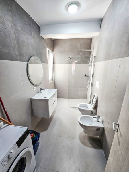 Tirane, jepet me qera apartament 2+1 Kati 3, 70 m² 600 € (Ish Fusha Aviacionit)