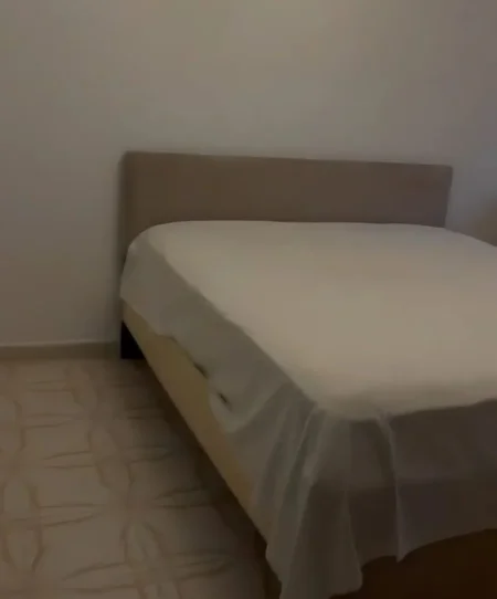 Tirane, jepet me qera apartament 2+1 Kati 5, 85 m² 400 € (Ali Demi)