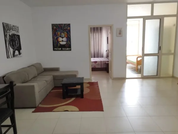 Tirane, jepet me qera apartament 1+1 Kati 8, 76 m² 381 €