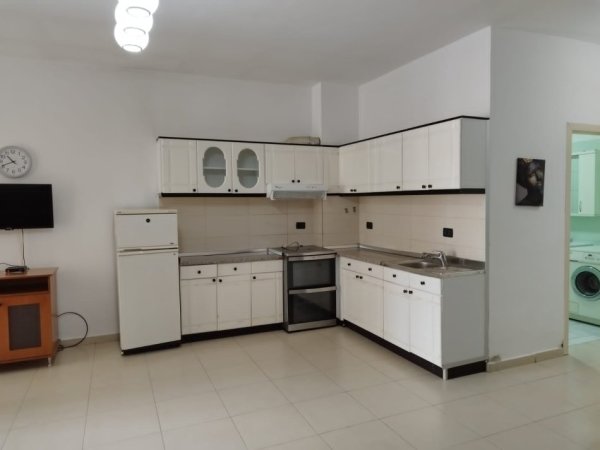 Tirane, jepet me qera apartament 1+1 Kati 8, 76 m² 381 €