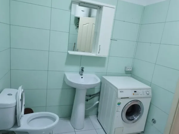 Tirane, jepet me qera apartament 1+1 Kati 8, 76 m² 381 €