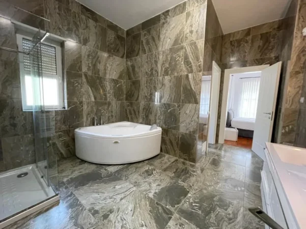 Tirane, jepet me qera Vile 3 Katshe Kati 3, 330 m² 4.800 € (Rolling Hills)