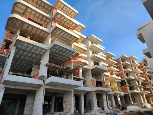 Vlore, shitet apartament 1+1+Ballkon , 80 m² 112.000 € (Rruga Dhimitër Konomi)