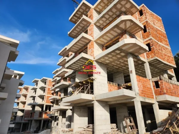 Vlore, shitet apartament 1+1+Ballkon , 80 m² 112.000 € (Rruga Dhimitër Konomi)