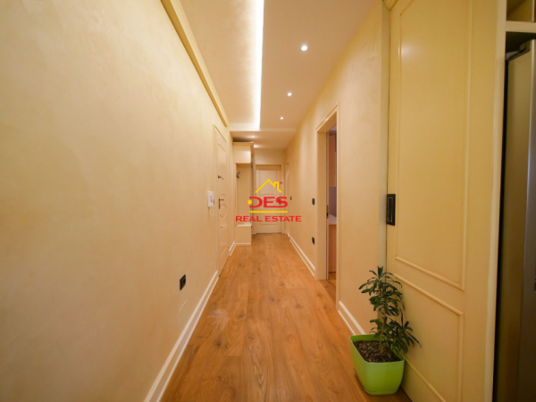 Vlore, jepet me qera apartament 2+1+Ballkon Kati 7, 111 m² 700 € (Rruga Murat Tërbaçi)