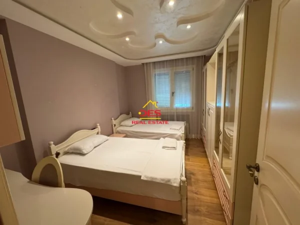 Vlore, jepet me qera apartament 2+1+Ballkon Kati 7, 111 m² 700 € (Rruga Murat Tërbaçi)