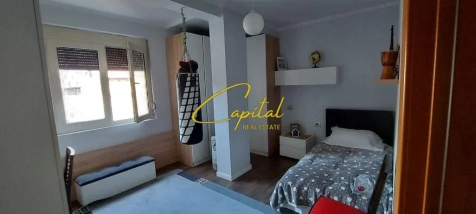 Tirane, jepet me qera apartament 2+1 Kati 3, 100 m² 650 € (VASIL SHANTO)