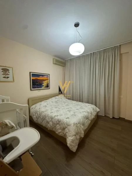 Tirane, jepet me qera apartament 1+1+Ballkon Kati 4, 80 m² 900 € (MYSLYM SHYRI)
