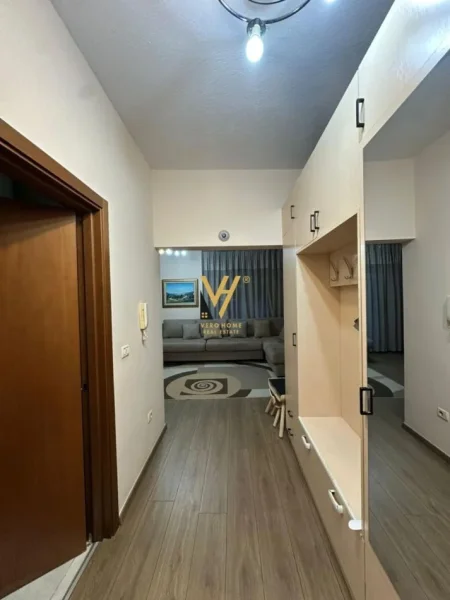 Tirane, jepet me qera apartament 1+1+Ballkon Kati 4, 80 m² 900 € (MYSLYM SHYRI)