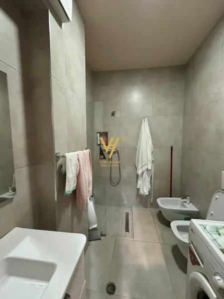 Tirane, jepet me qera apartament 1+1+Ballkon Kati 4, 80 m² 900 € (MYSLYM SHYRI)