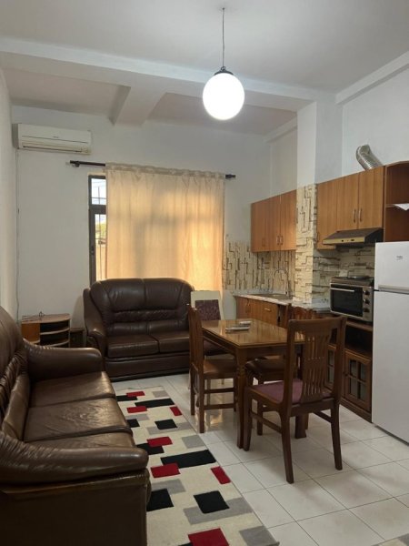 Tirane, jepet me qera apartament 1+1+Aneks Kati 1, 62 m² 500 € (qender)