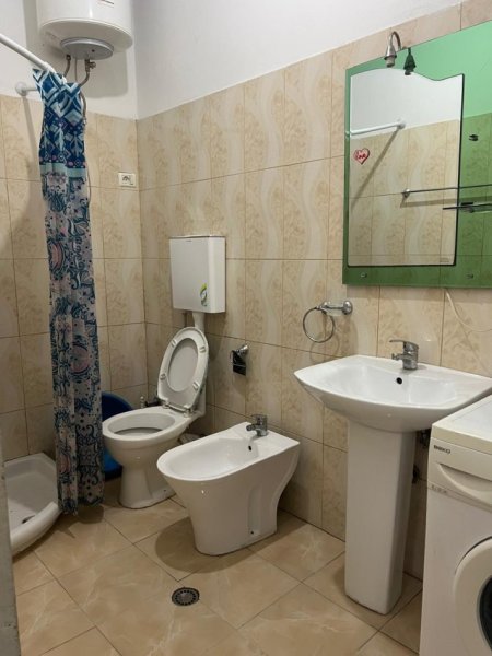 Tirane, jepet me qera apartament 1+1+Aneks Kati 1, 62 m² 500 € (qender)