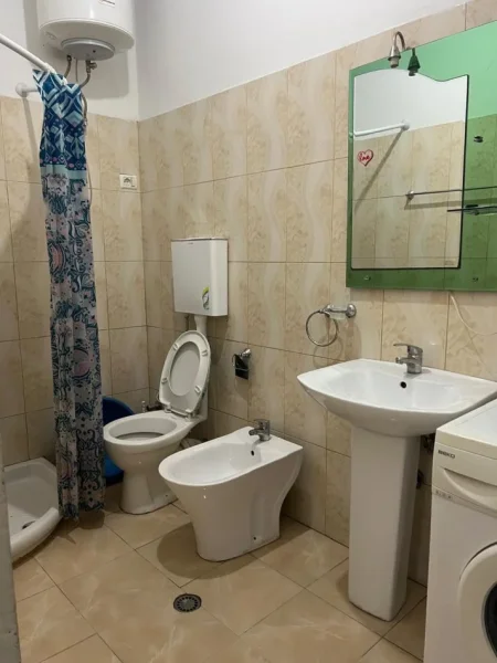 Tirane, jepet me qera apartament 1+1+Aneks Kati 1, 62 m² 500 € (qender)