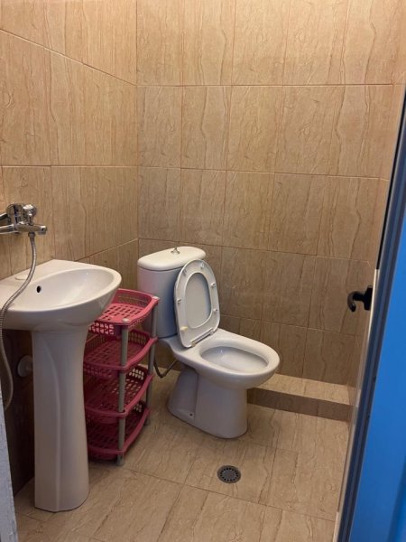 Tirane, jepet me qera apartament 1+1+Aneks Kati 1, 62 m² 500 € (qender)