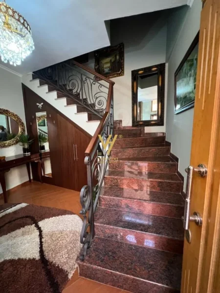 Tirane, jepet me qera apartament 2 Katshe Kati 0, 210 m² 1.300 € (MYSLYM SHYRI)