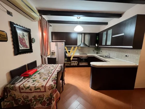 Tirane, jepet me qera apartament 2 Katshe Kati 0, 210 m² 1.300 € (MYSLYM SHYRI)