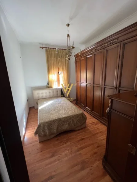 Tirane, jepet me qera apartament 2 Katshe Kati 0, 210 m² 1.300 € (MYSLYM SHYRI)