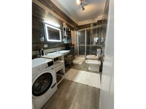 Tirane, shitet apartament 2+1+Ballkon Kati 2, 95 m² 110.000 € (Fresku)
