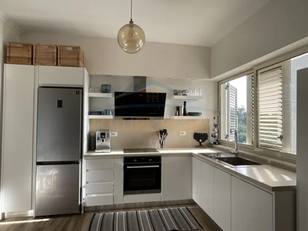 Tirane, shitet apartament 2+1+Ballkon Kati 2, 95 m² 110.000 € (Fresku)