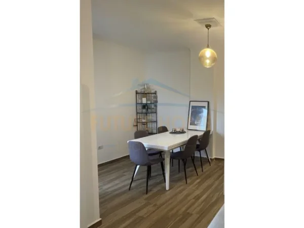 Tirane, shitet apartament 2+1+Ballkon Kati 2, 95 m² 110.000 € (Fresku)
