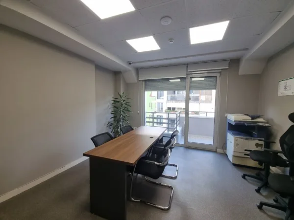 Tirane, jepet me qera zyre Kati 7, 210 m² 3.300 € (Rruga Abdyl Frasheri)