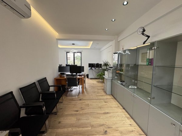 Tirane, jepet me qera zyre Kati 1, 72 m² 1.000 € (Bulevardi Zogu i Pare)