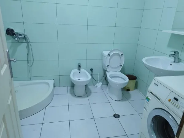 Tirane, jepet me qera apartament 2+1+Ballkon Kati 8, 75 m² 380 € (YZBERISHT)