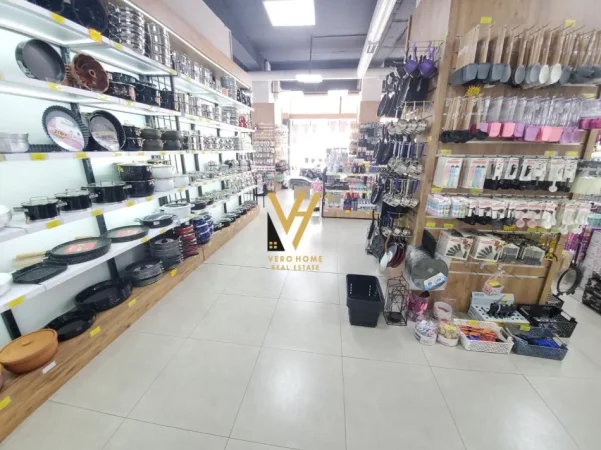 Tirane, shitet Dyqan Kati 0, 413 m² 1.600.000 € (KOMUNA E PARISIT)