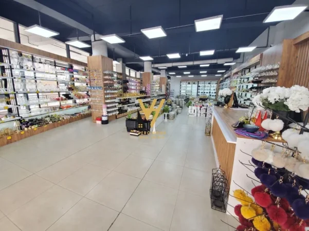 Tirane, shitet Dyqan Kati 0, 413 m² 1.600.000 € (KOMUNA E PARISIT)