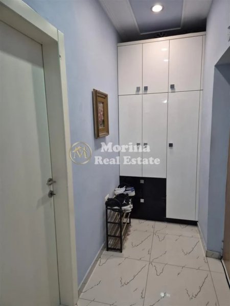 Tirane, jepet me qera apartament 1+1+Ballkon Kati 4, 70 m² 550 € (Ali Demi)