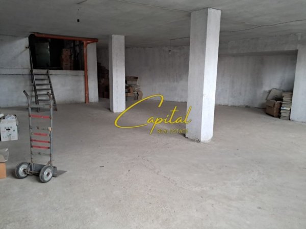 Tirane, jepet me qera dyqan Kati 1, 1.000 m² 4.000 € (DON BOSKO)