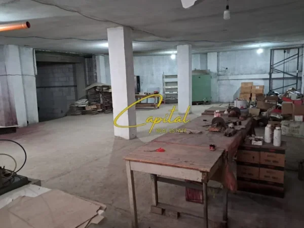 Tirane, jepet me qera dyqan Kati 1, 1.000 m² 4.000 € (DON BOSKO)