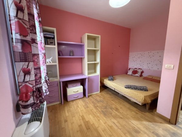 Tirane, jepet me qera Vile 3 Katshe Kati 0, 346 m² 2.250 € (Rruga Jordan Misja)