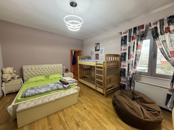 Tirane, jepet me qera Vile 3 Katshe Kati 0, 346 m² 2.250 € (Rruga Jordan Misja)