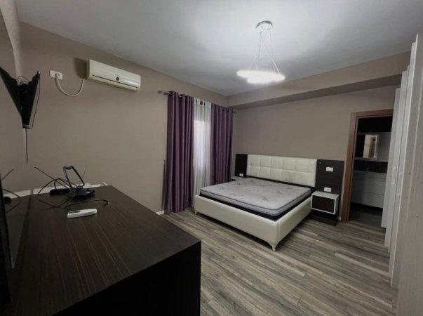 Tirane, jepet me qera Vile 3 Katshe Kati 0, 346 m² 2.250 € (Rruga Jordan Misja)