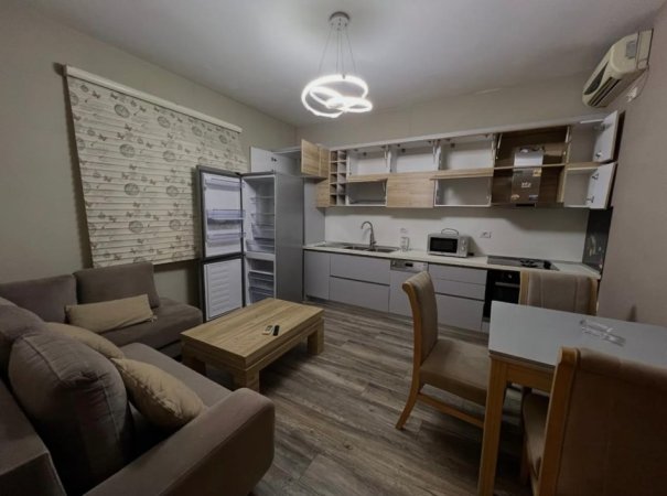 Tirane, jepet me qera Vile 3 Katshe Kati 0, 346 m² 2.250 € (Rruga Jordan Misja)
