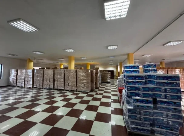 Tirane, jepet me qera ambjent biznesi Kati 3, 3.600 m² (Kombinat)