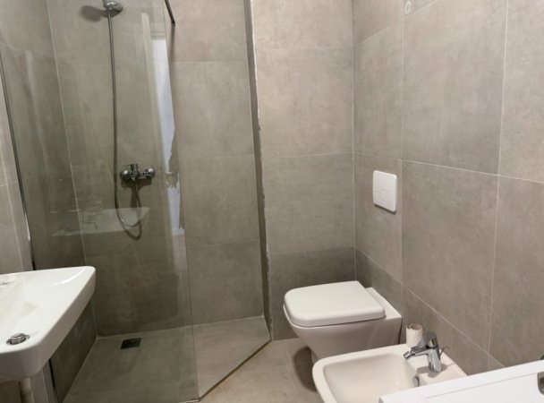 Tirane, jepet me qera 1+1+Ballkon Kati 6, 55 m² 600€ (Rruga Karl Gega)