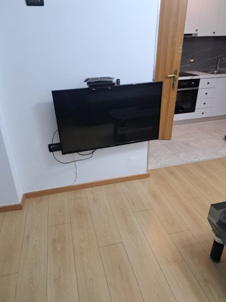 Tirane, jepet me qera apartament 1+1+Aneks Kati 1, 65 m² 400 € (don bosko)