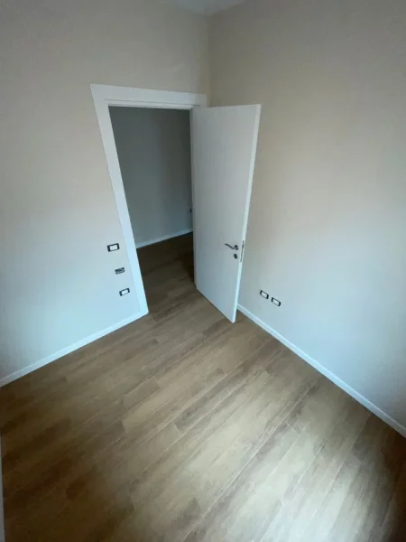 Tirane, jepet me qera apartament 2+1 Kati 3, 70 m² 750 € (Rruga e Kavajes)