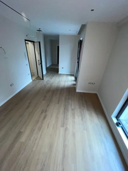 Tirane, jepet me qera apartament 2+1 Kati 3, 70 m² 750 € (Rruga e Kavajes)