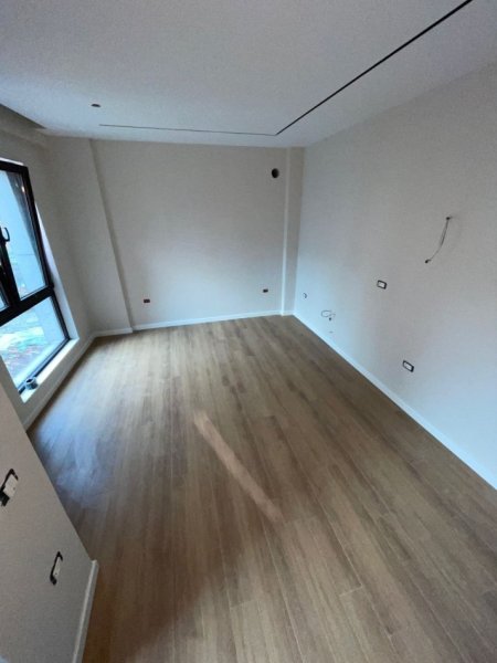 Tirane, jepet me qera apartament 2+1 Kati 3, 70 m² 750 € (Rruga e Kavajes)