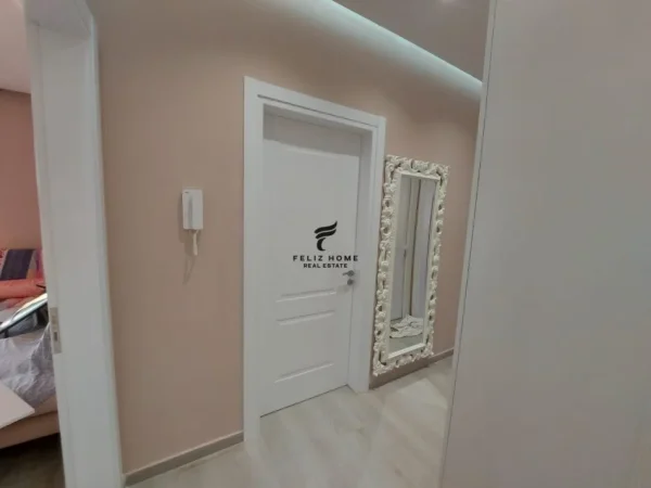 Tirane, jepet me qera apartament 2+1+Ballkon Kati 5, 87 m² 600 € (CASA ITALIA)